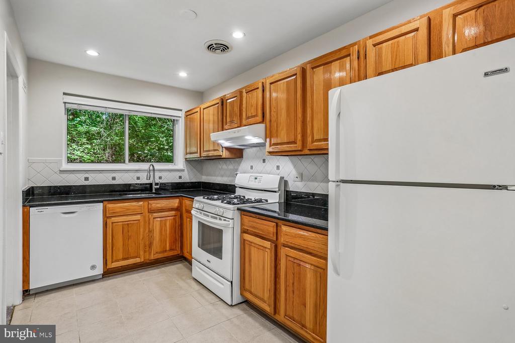 10507 WEYMOUTH STREET Unit: W-2