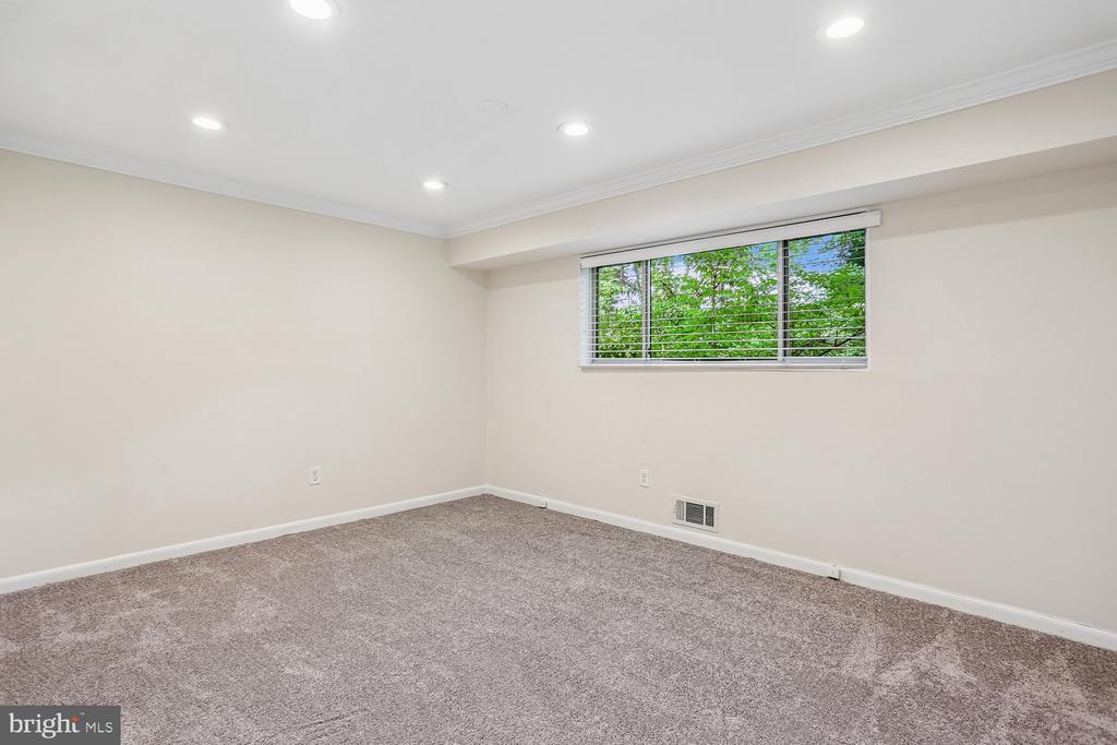 10507 WEYMOUTH STREET Unit: W-2