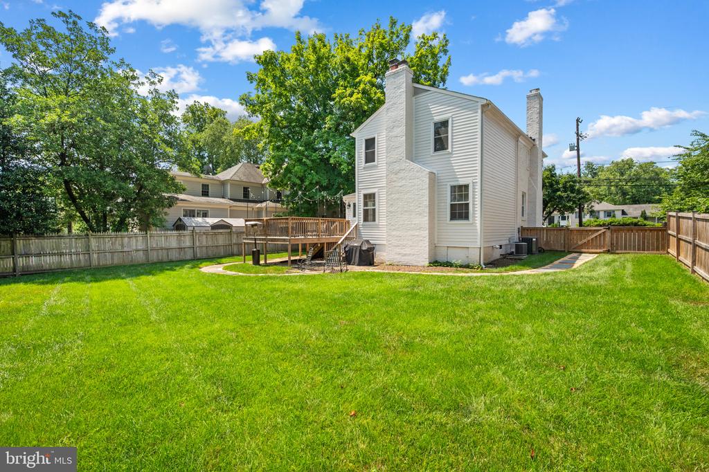5613 BRADLEY BOULEVARD