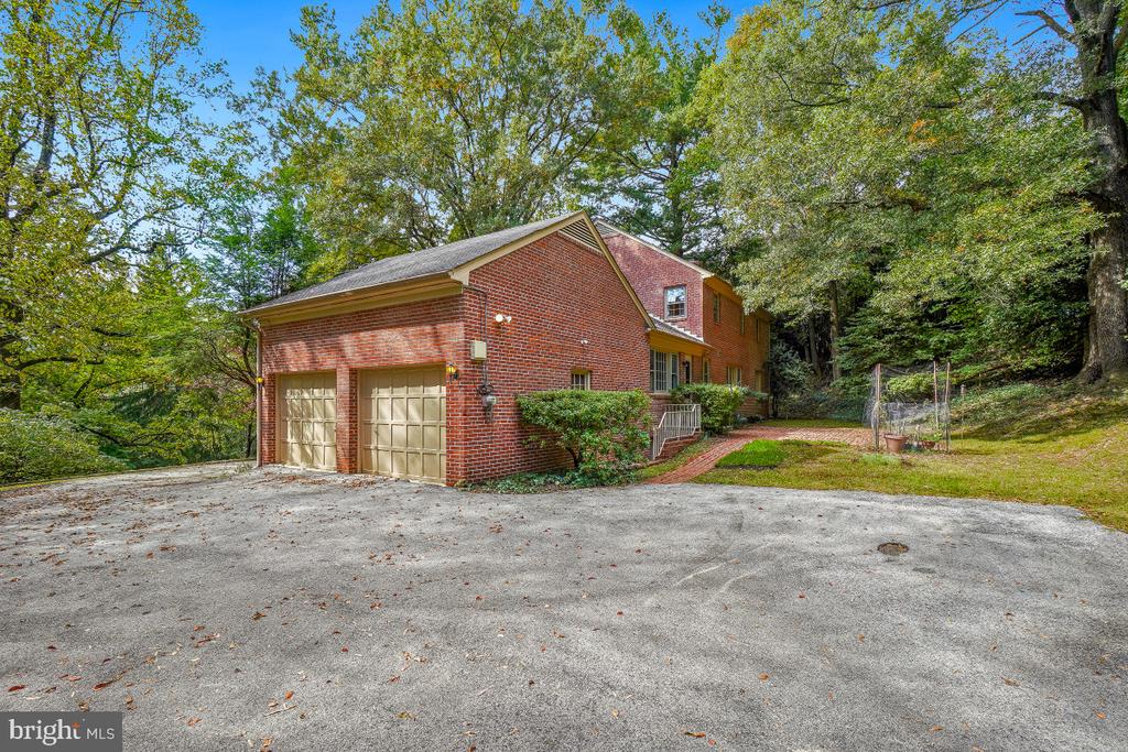 800 MCCENEY AVENUE