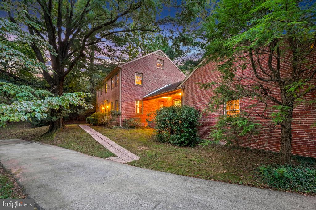 800 MCCENEY AVENUE