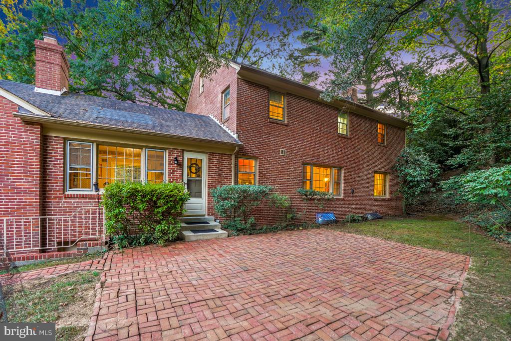 800 MCCENEY AVENUE