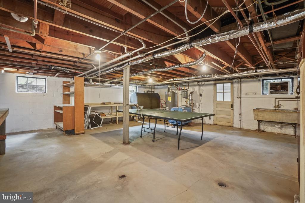 820 DAVIS AVENUE