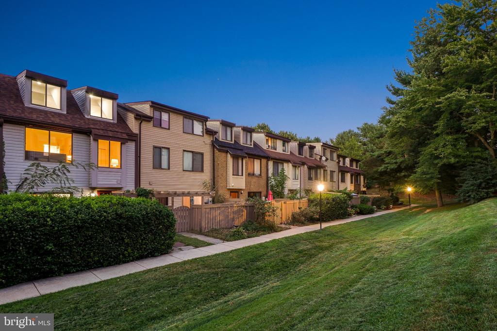 9879 BROOKRIDGE COURT