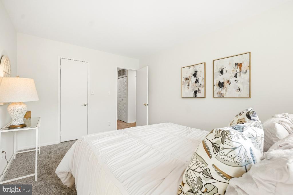 9879 BROOKRIDGE COURT