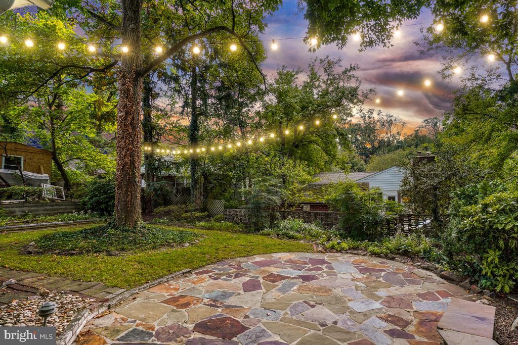 1101 HOLTON LANE