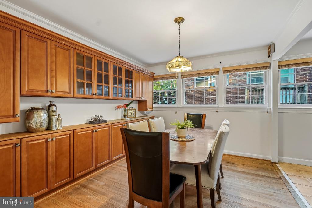 1101 HOLTON LANE