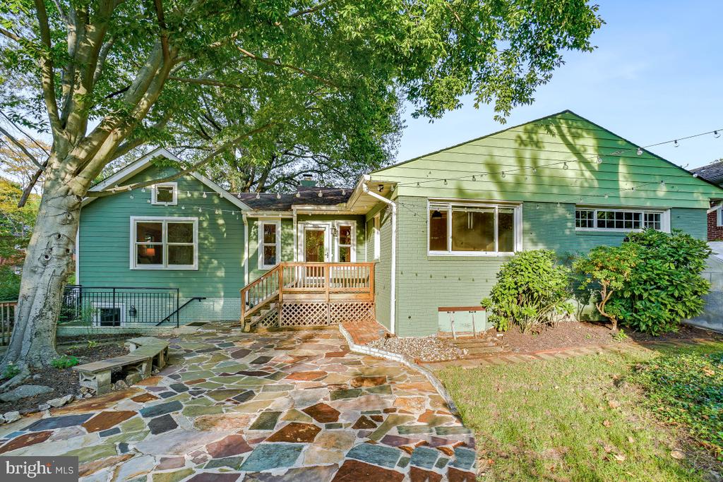 1101 HOLTON LANE