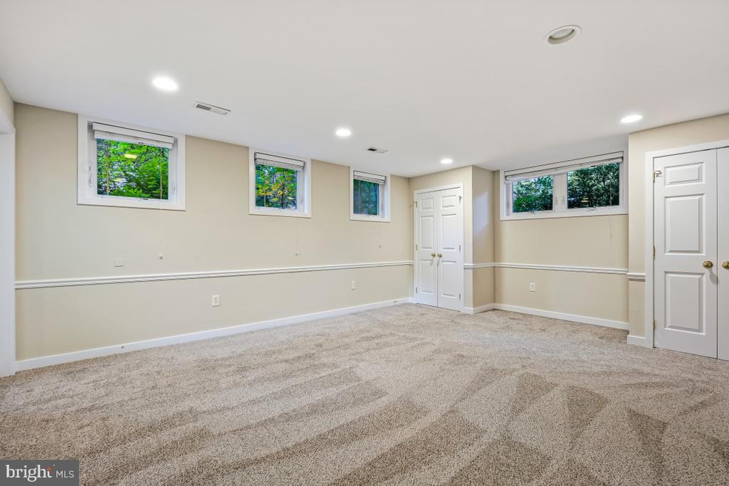 1101 HOLTON LANE