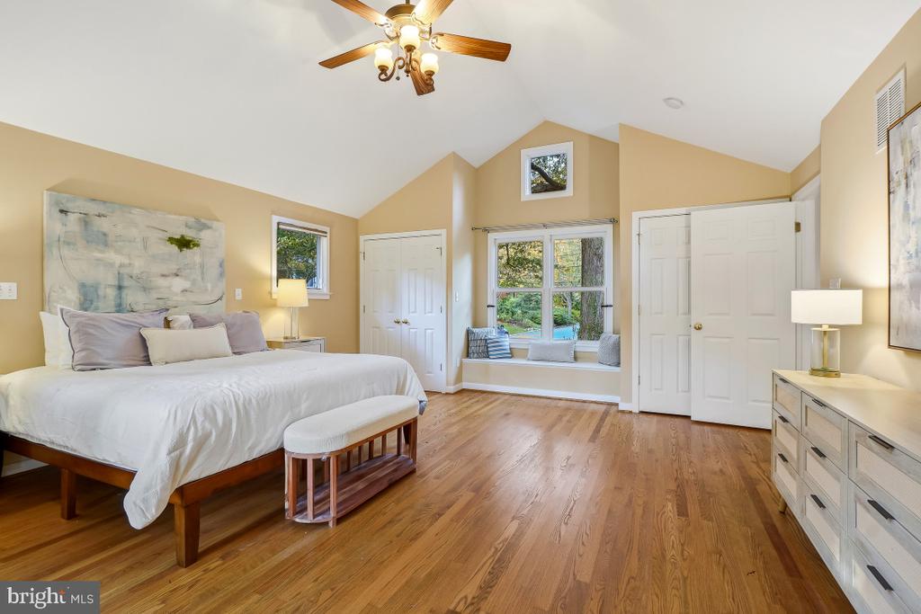1101 HOLTON LANE