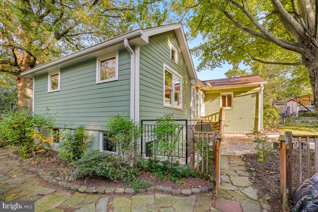 1101 HOLTON LANE
