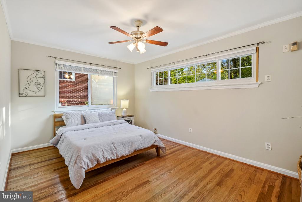 1101 HOLTON LANE