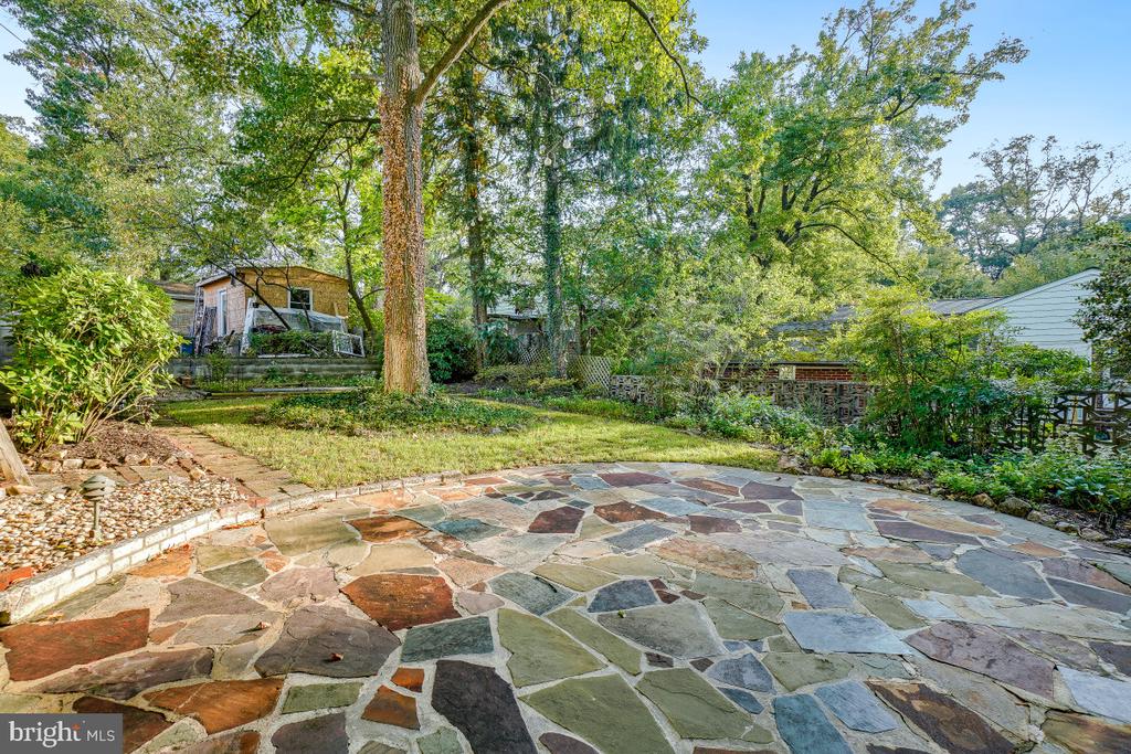 1101 HOLTON LANE