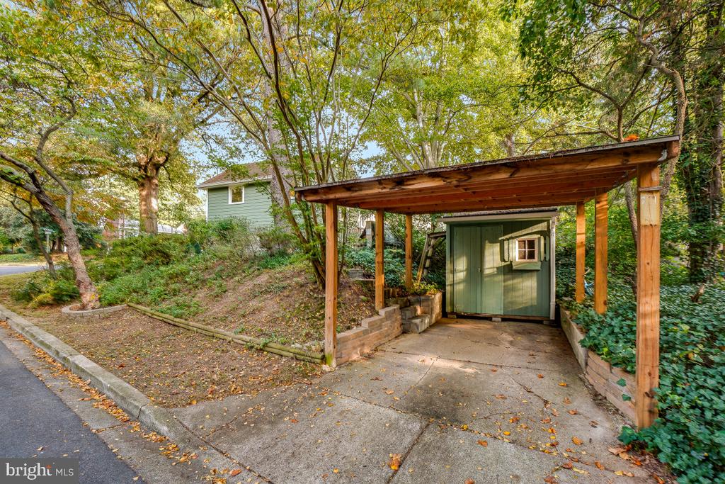 1101 HOLTON LANE