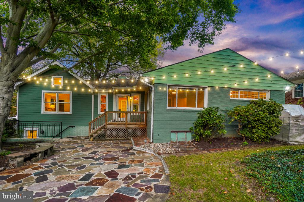 1101 HOLTON LANE