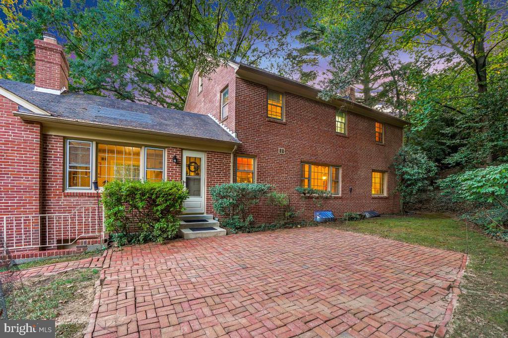 800 MCCENEY AVENUE