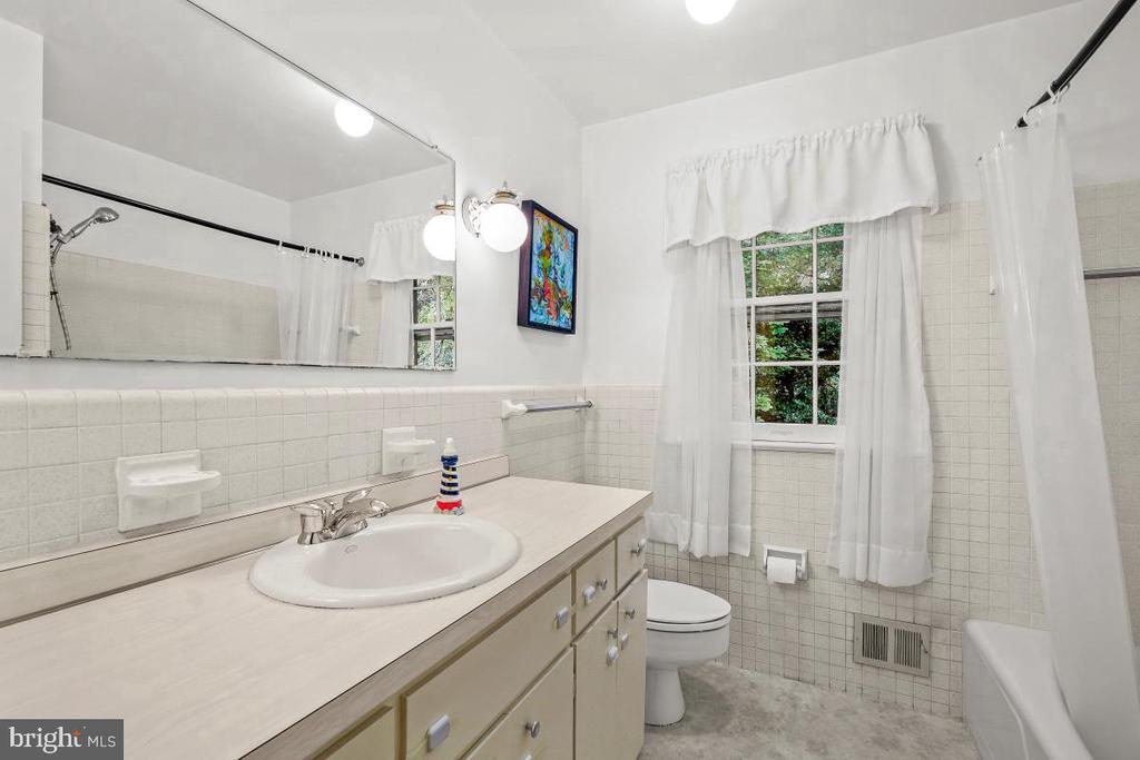 800 MCCENEY AVENUE