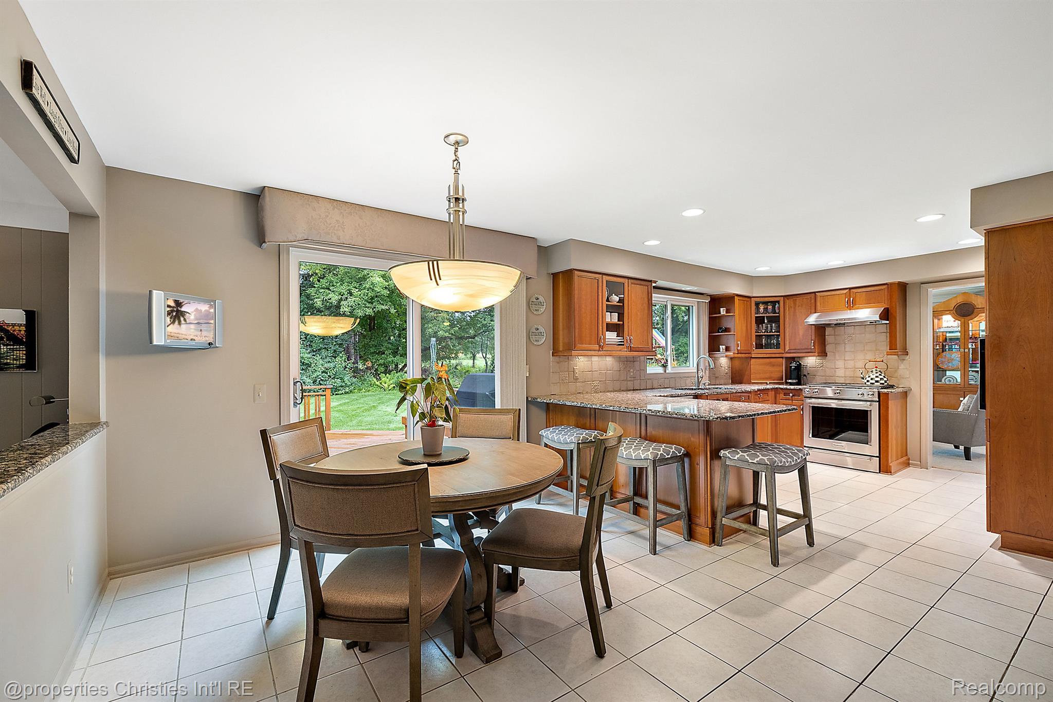 428  LAKE FOREST Drive