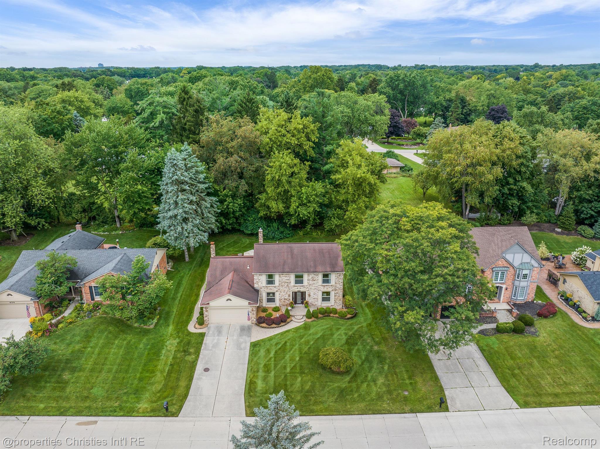 428  LAKE FOREST Drive