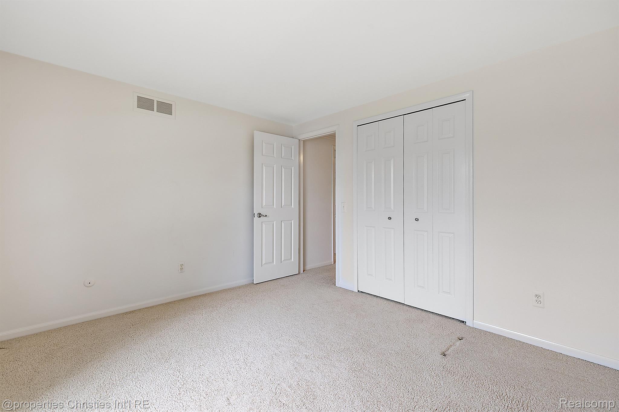 428  LAKE FOREST Drive