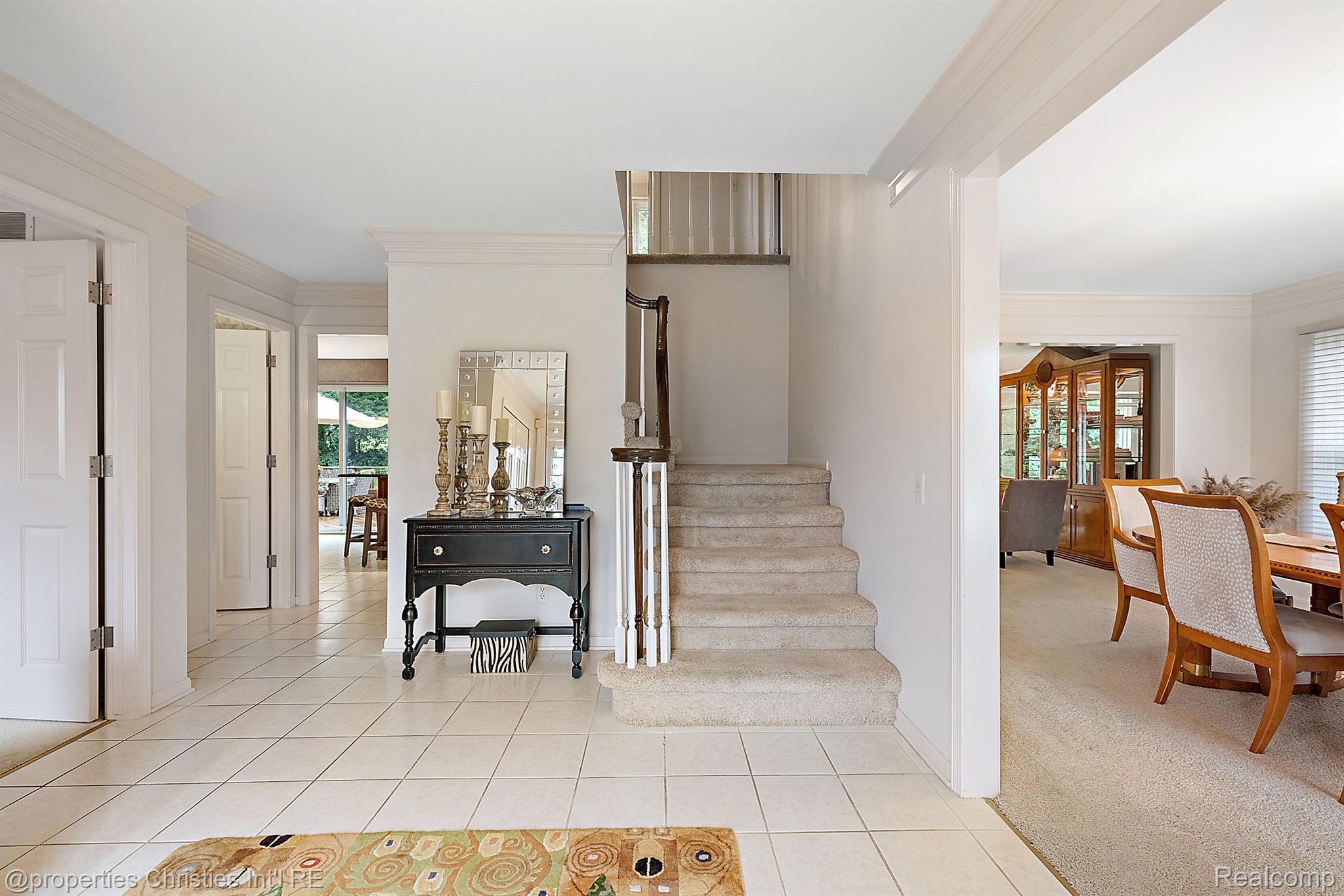 428  LAKE FOREST Drive