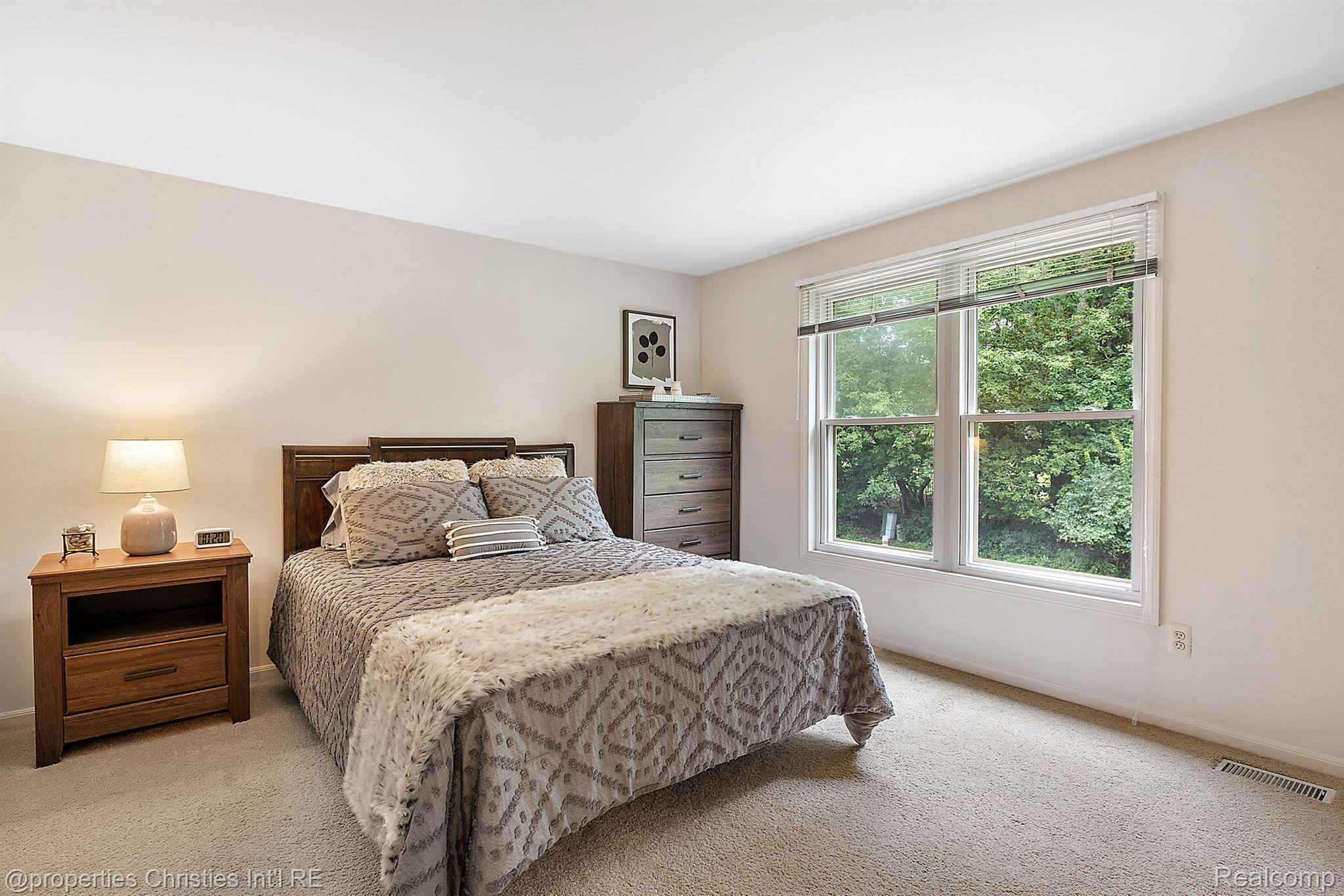 428  LAKE FOREST Drive