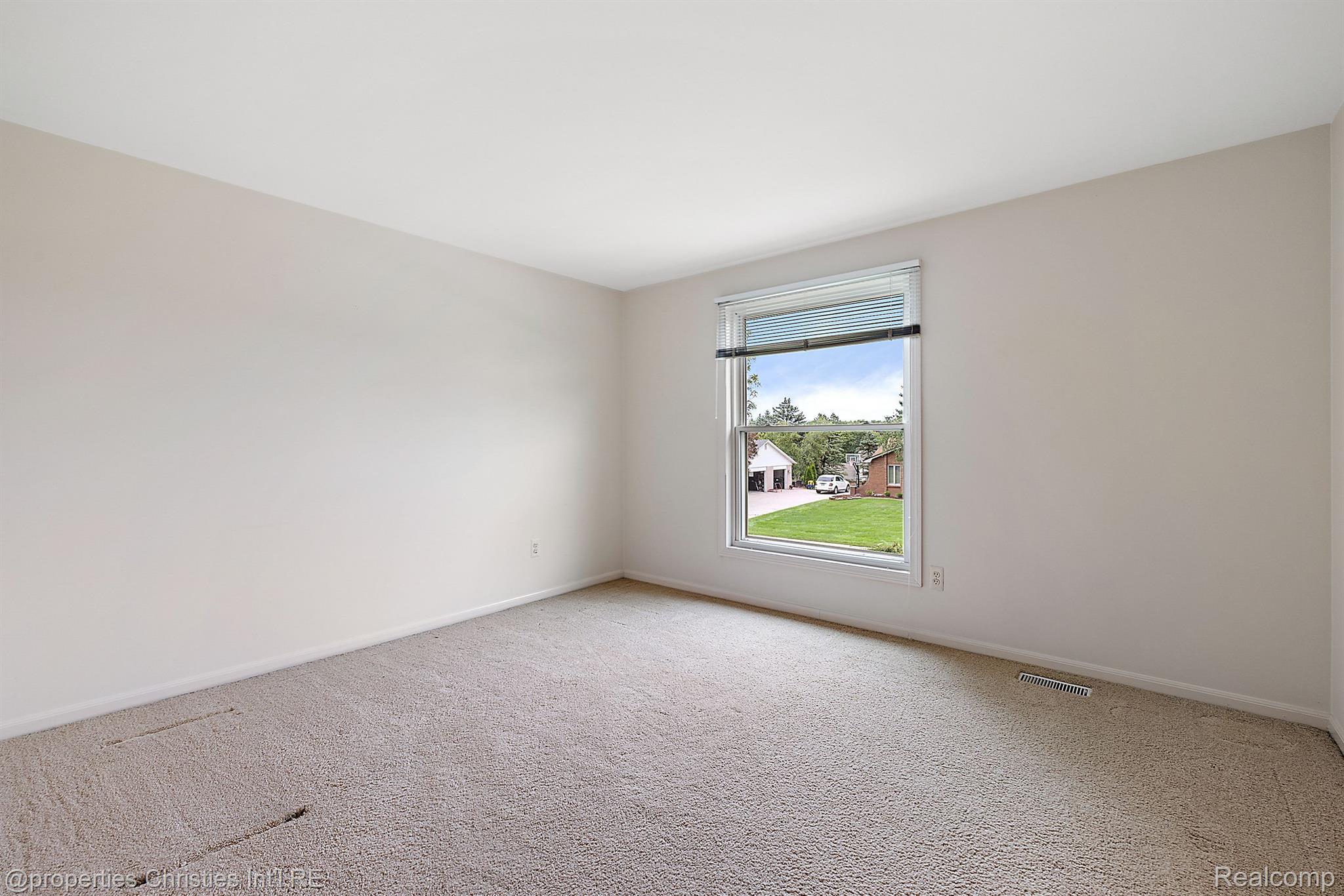 428  LAKE FOREST Drive