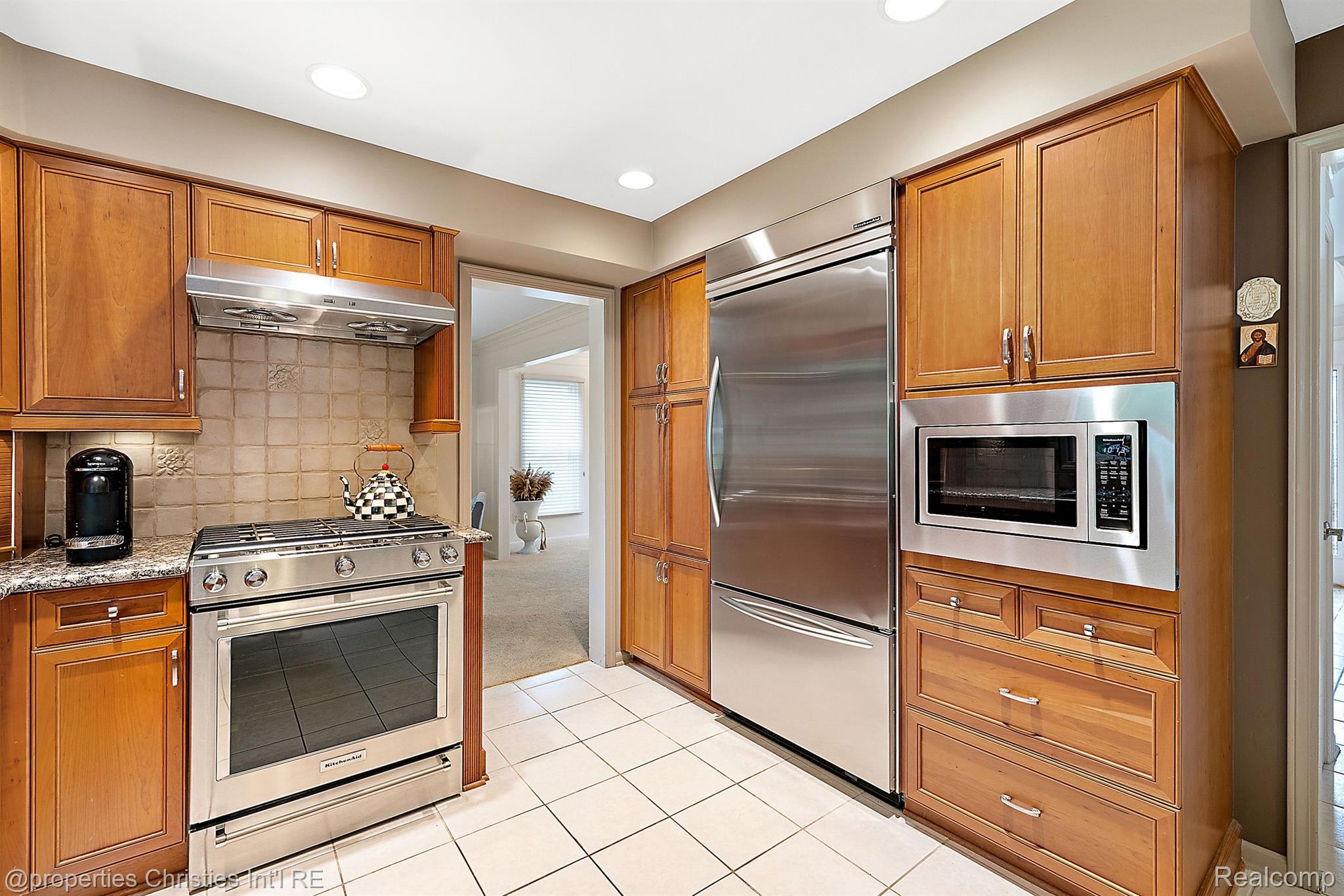 428  LAKE FOREST Drive