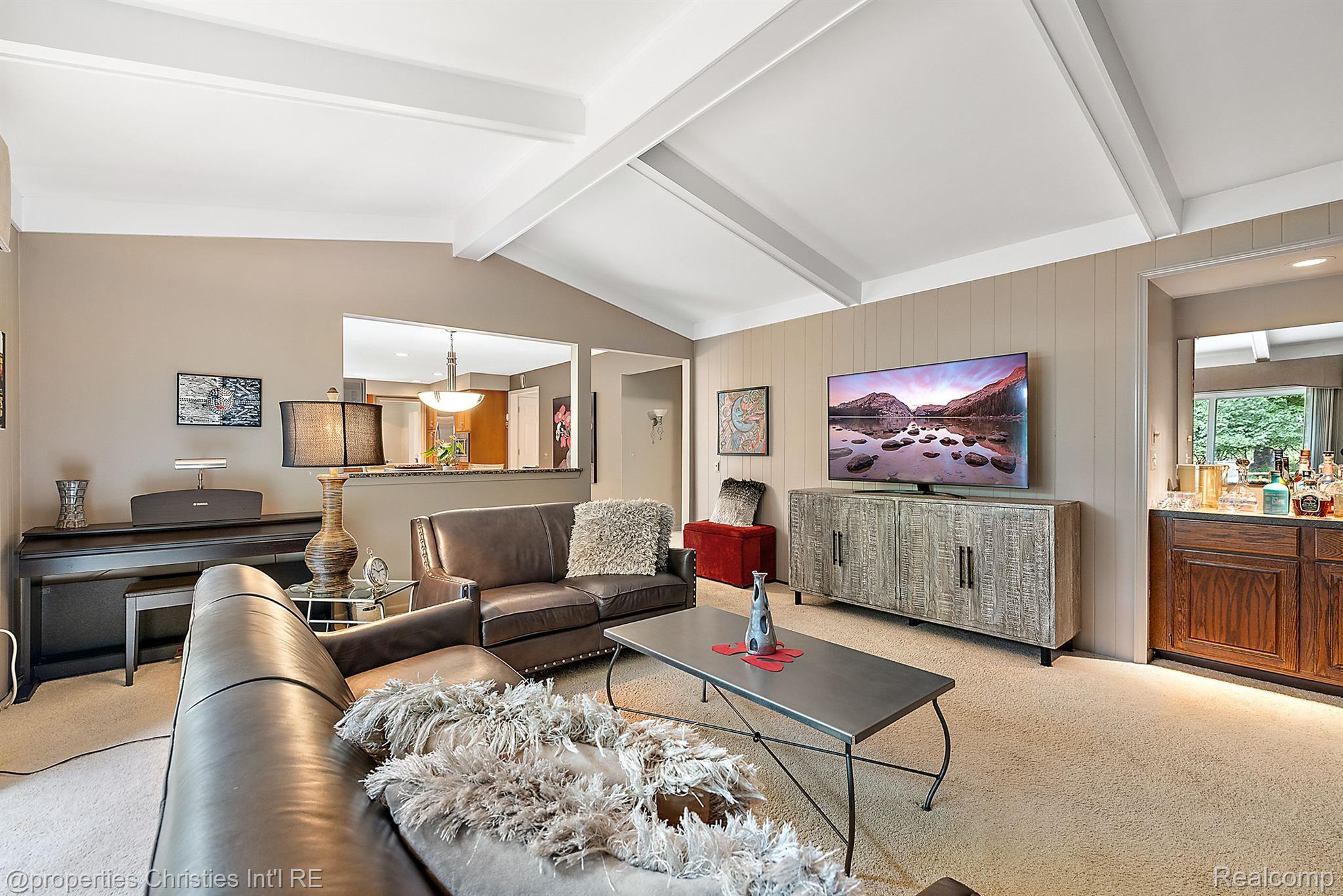 428  LAKE FOREST Drive