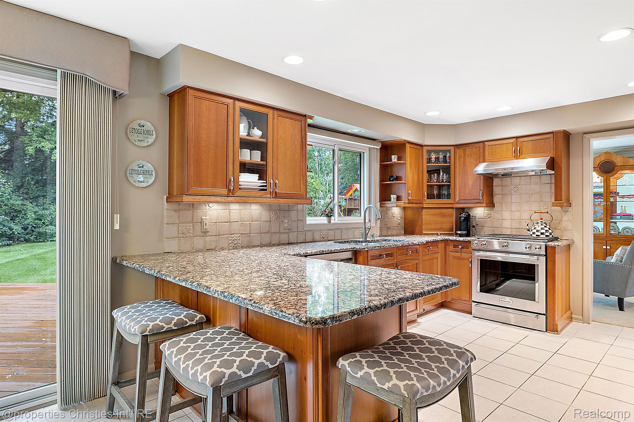 428  LAKE FOREST Drive