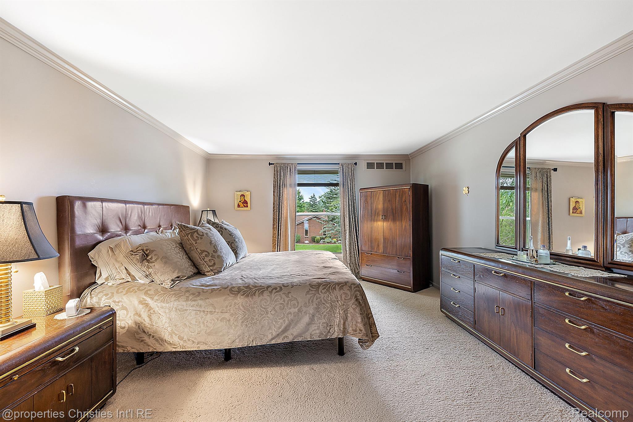 428  LAKE FOREST Drive