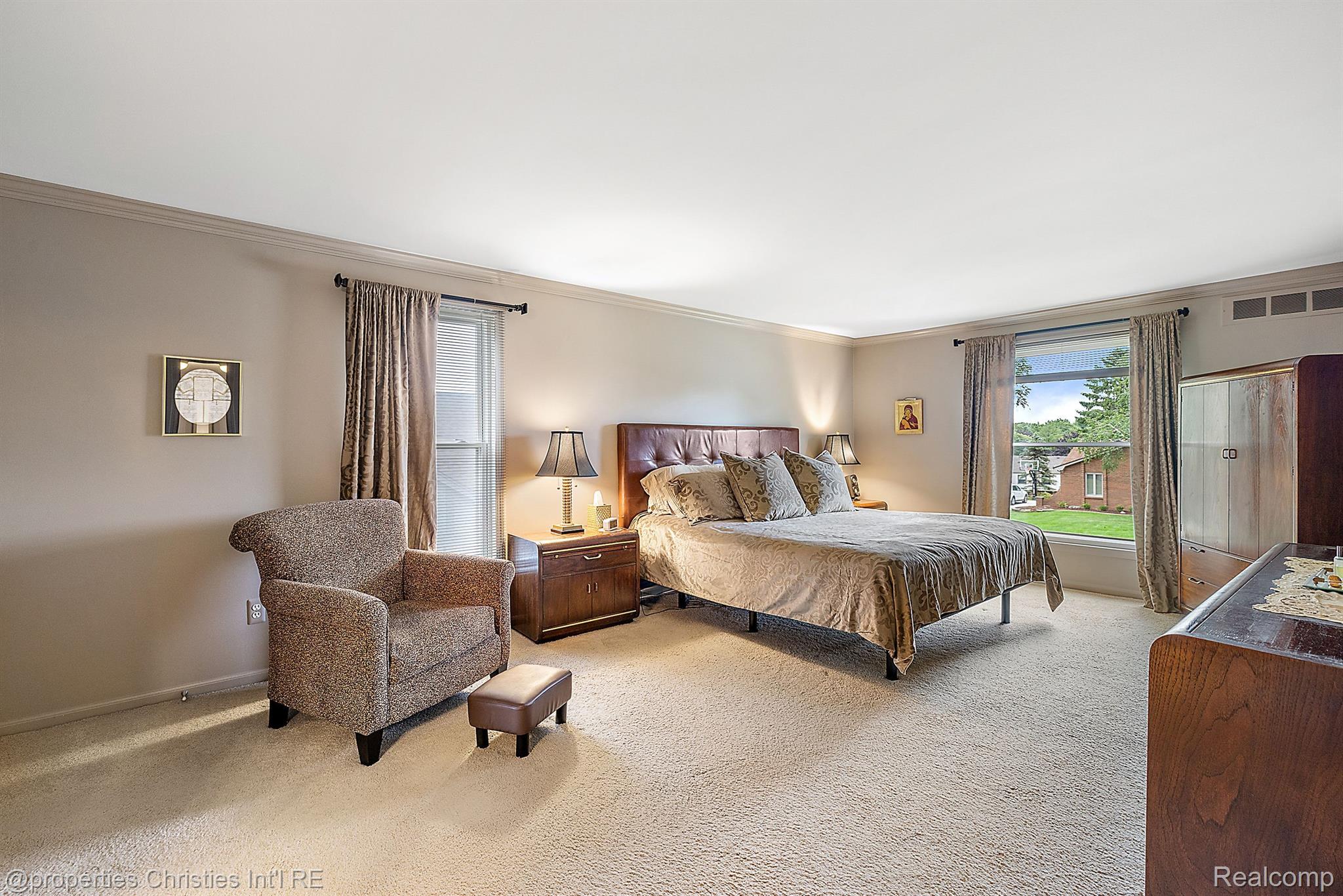 428  LAKE FOREST Drive