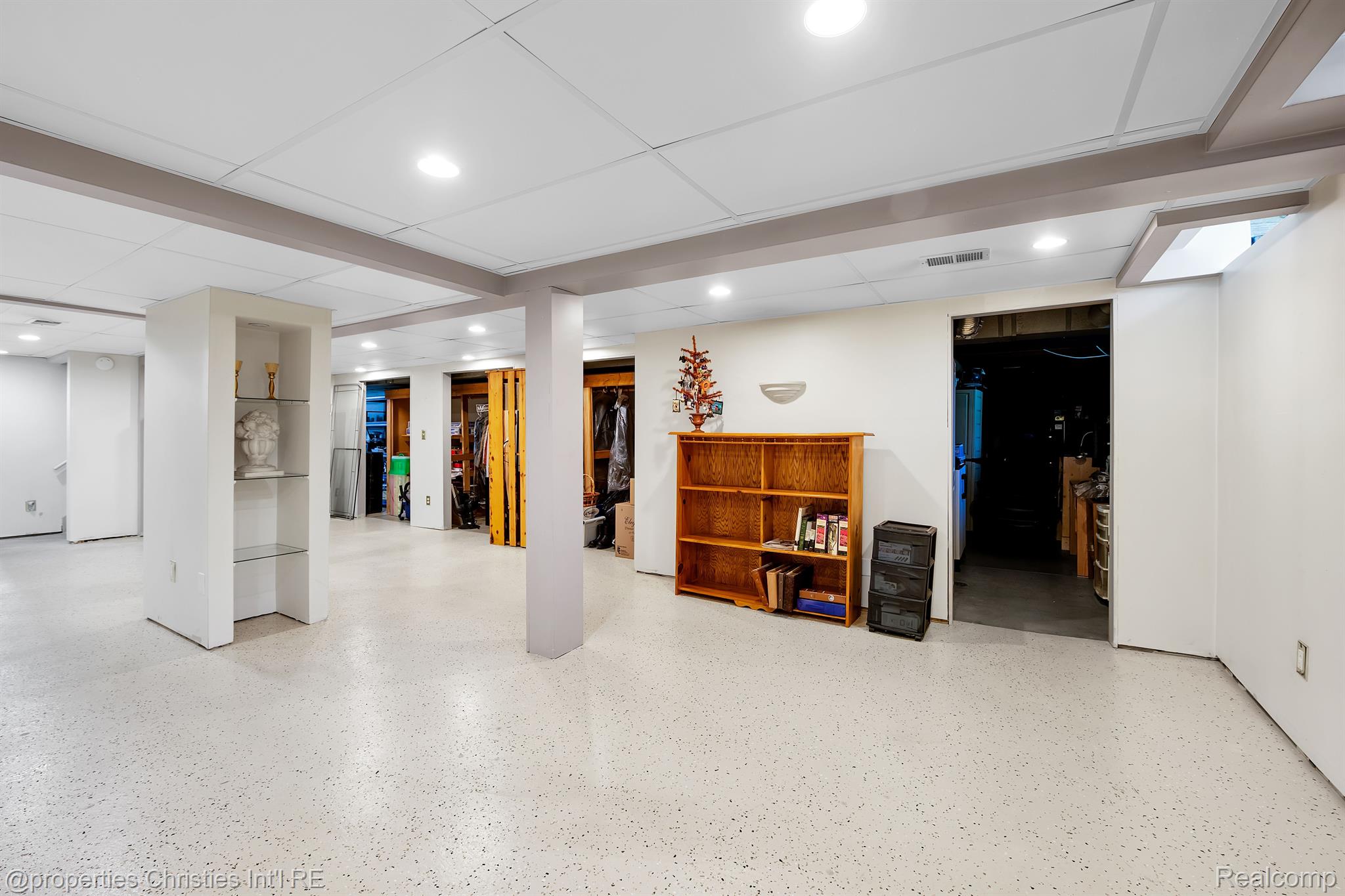 43650 WESTMINISTER Way