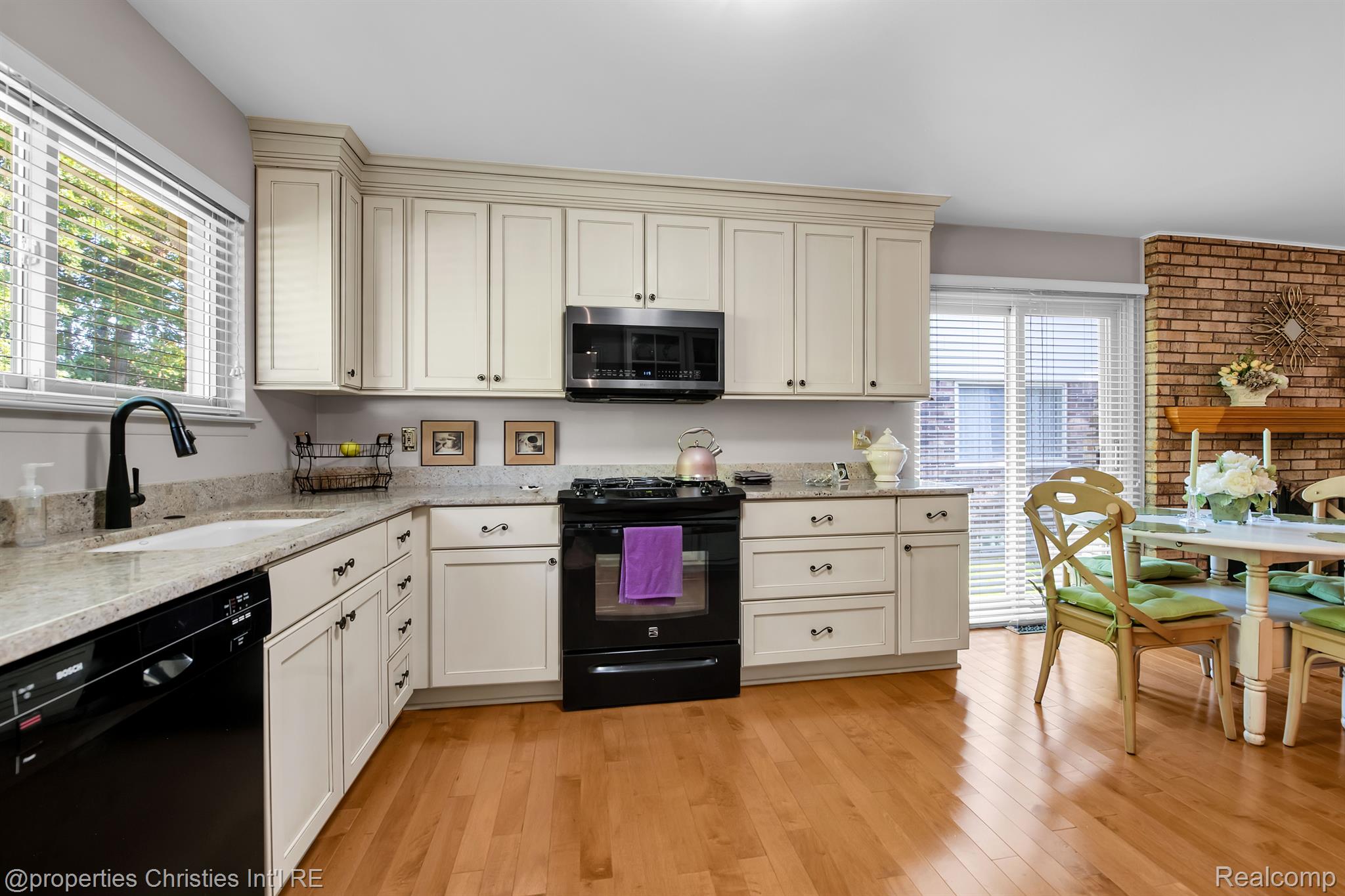 43650 WESTMINISTER Way