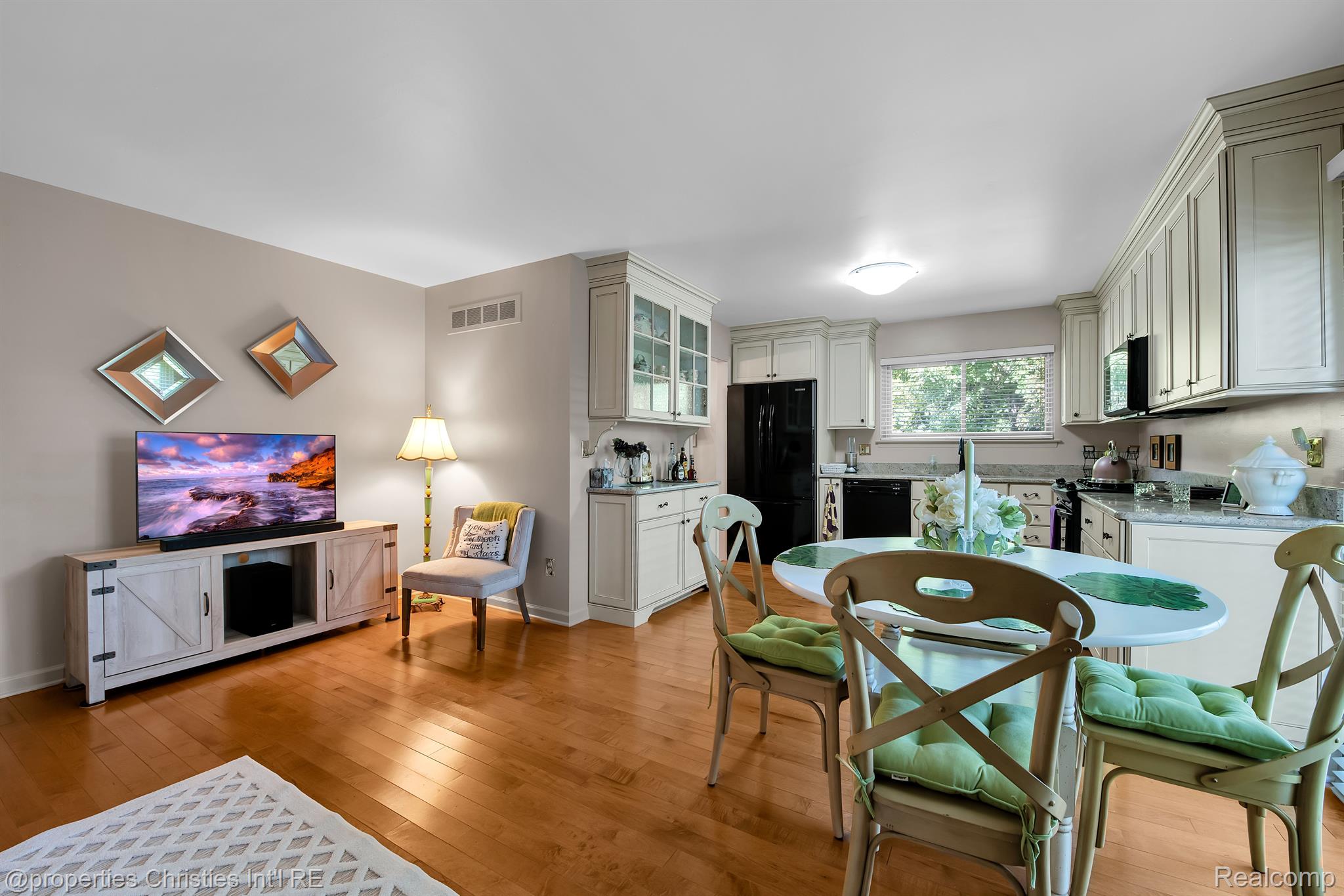 43650 WESTMINISTER Way