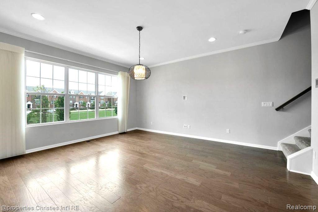 47769 HILLCREST Drive