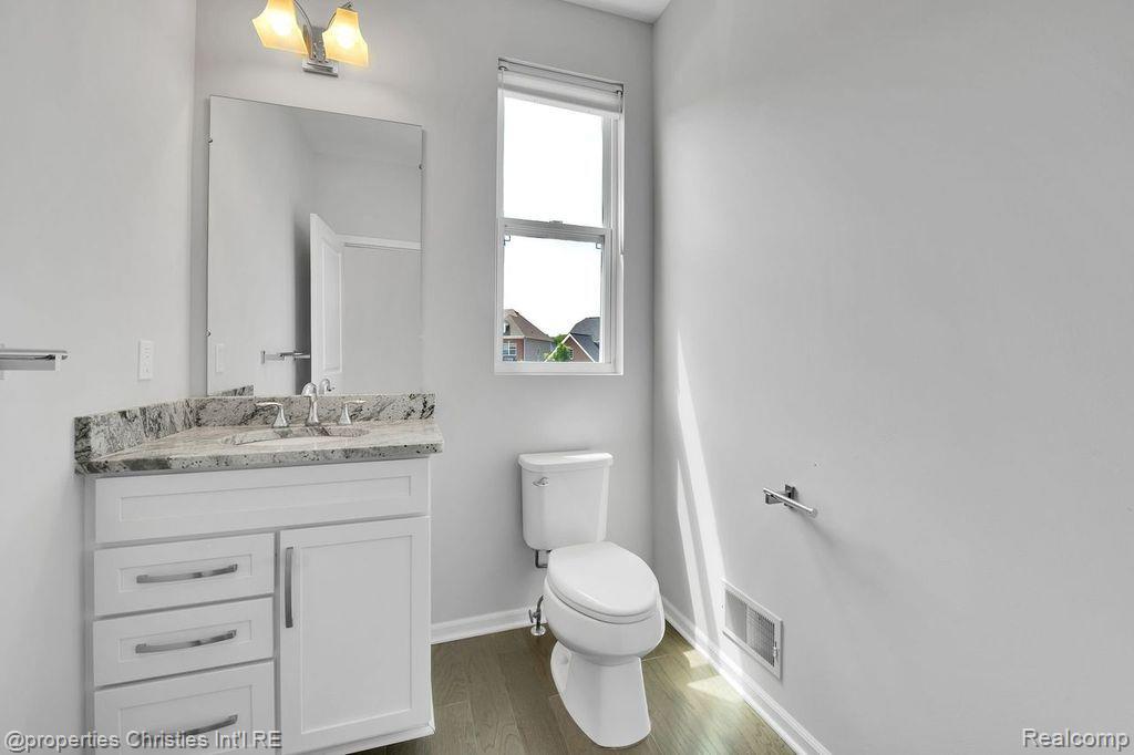 47769 HILLCREST Drive