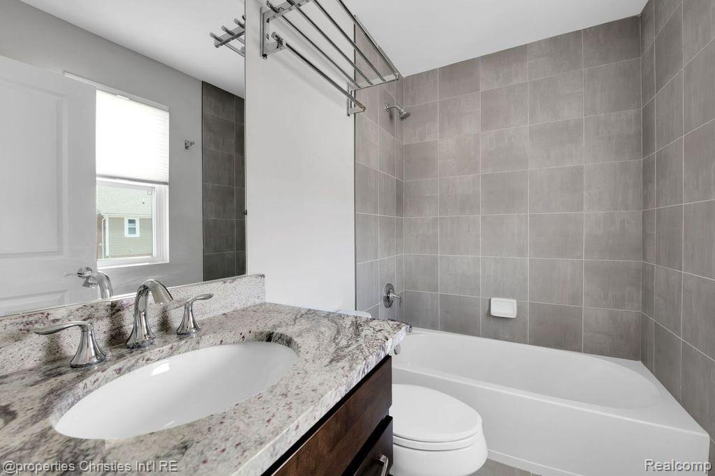 47769 HILLCREST Drive