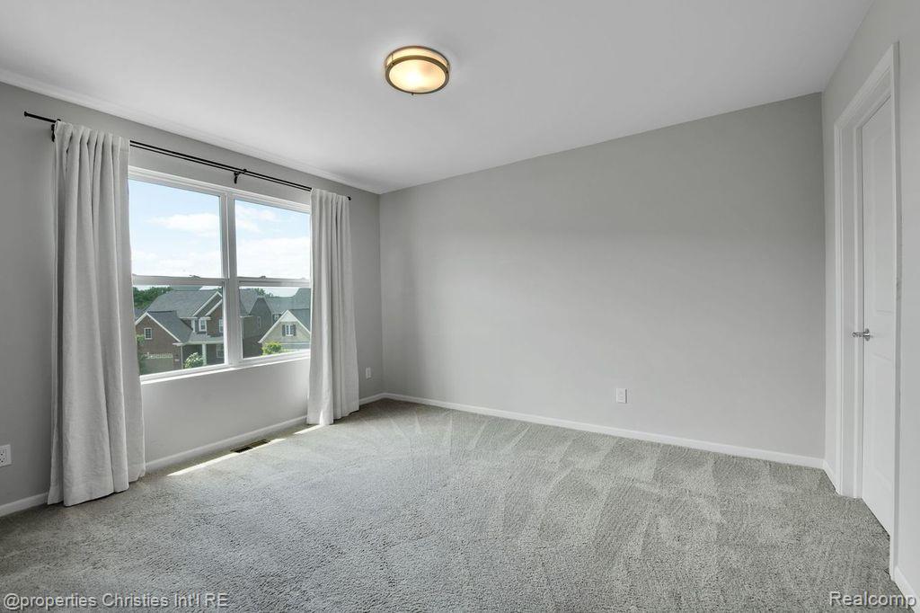 47769 HILLCREST Drive