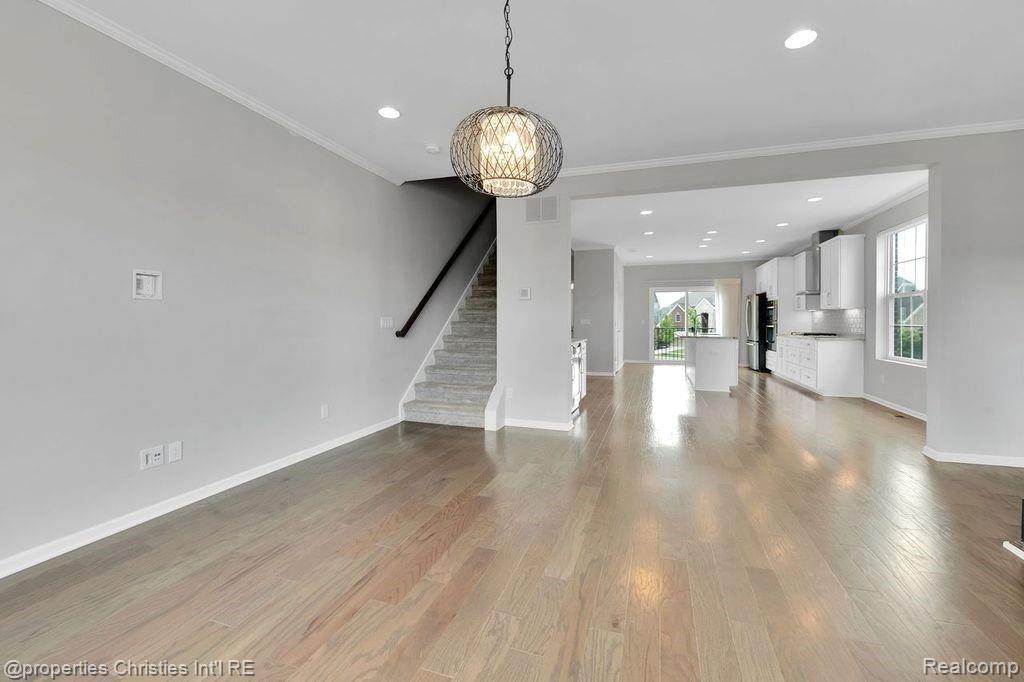 47769 HILLCREST Drive