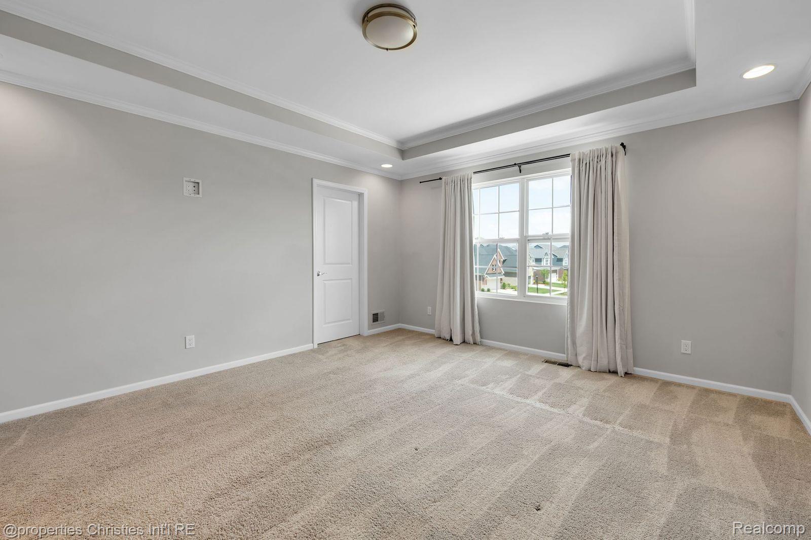 47769 HILLCREST Drive