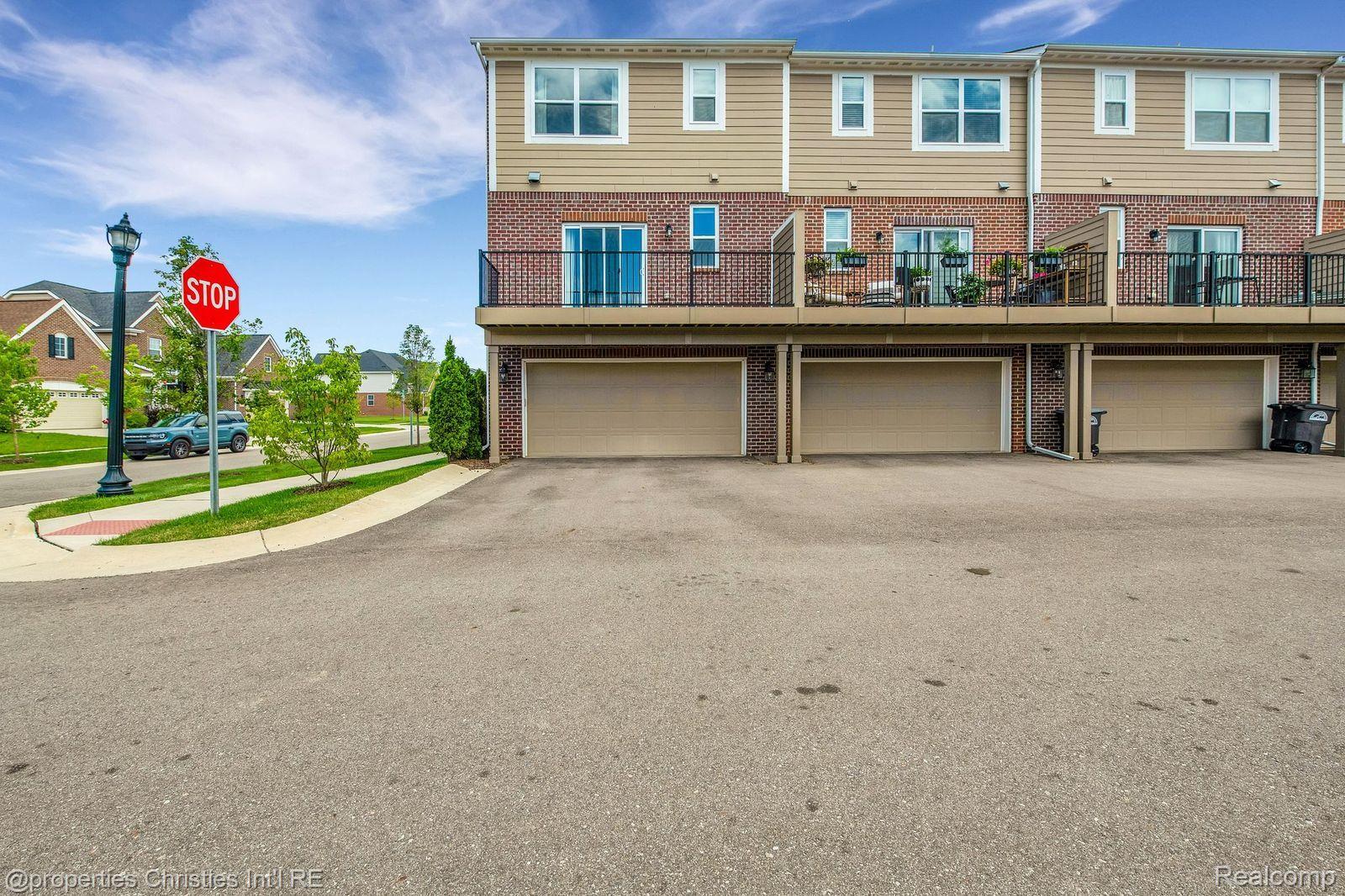 47769 HILLCREST Drive