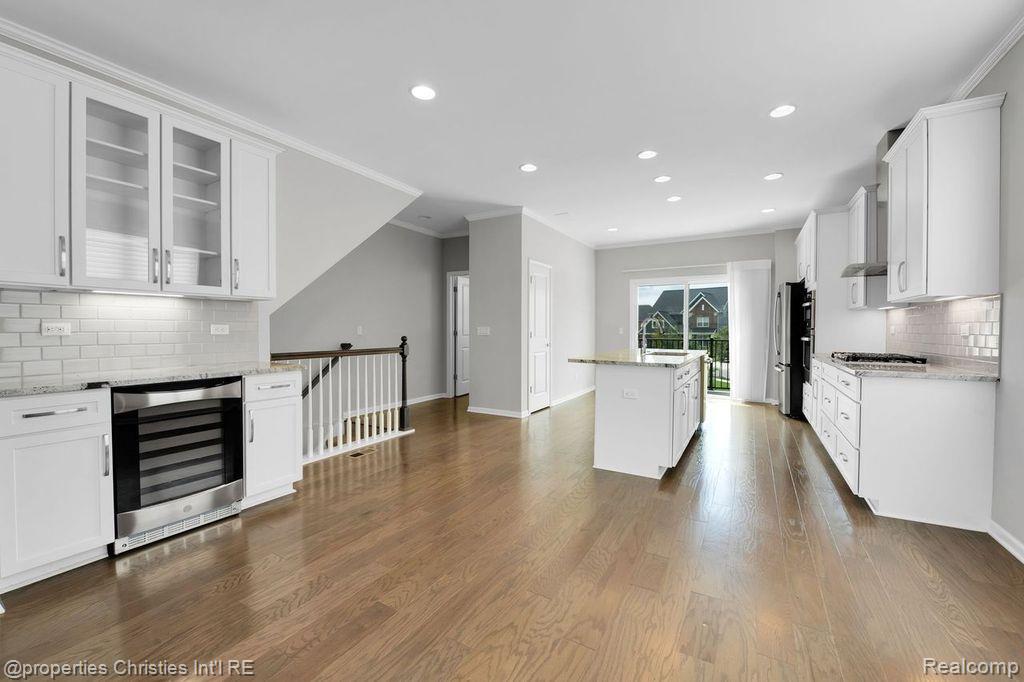 47769 HILLCREST Drive