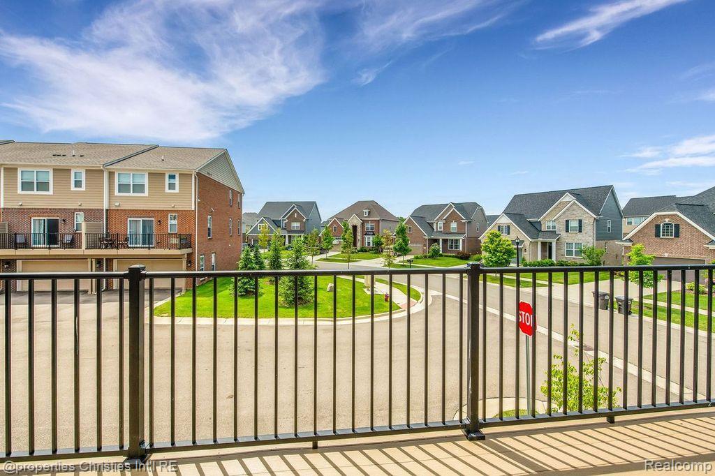 47769 HILLCREST Drive