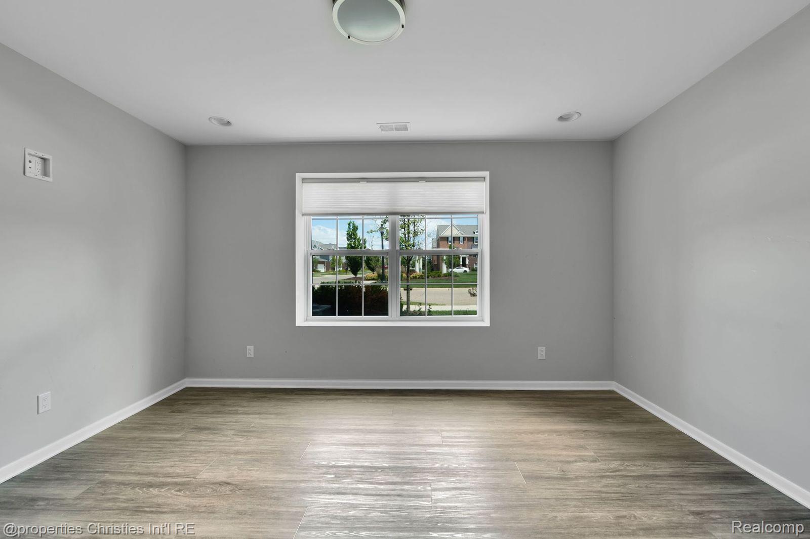 47769 HILLCREST Drive