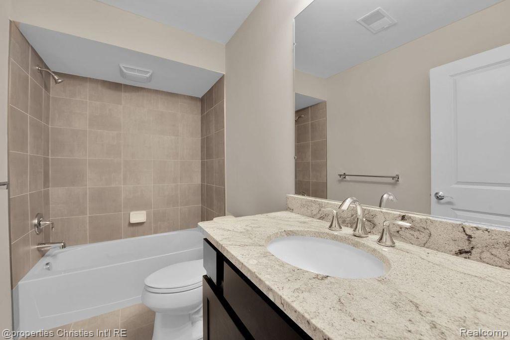 47769 HILLCREST Drive