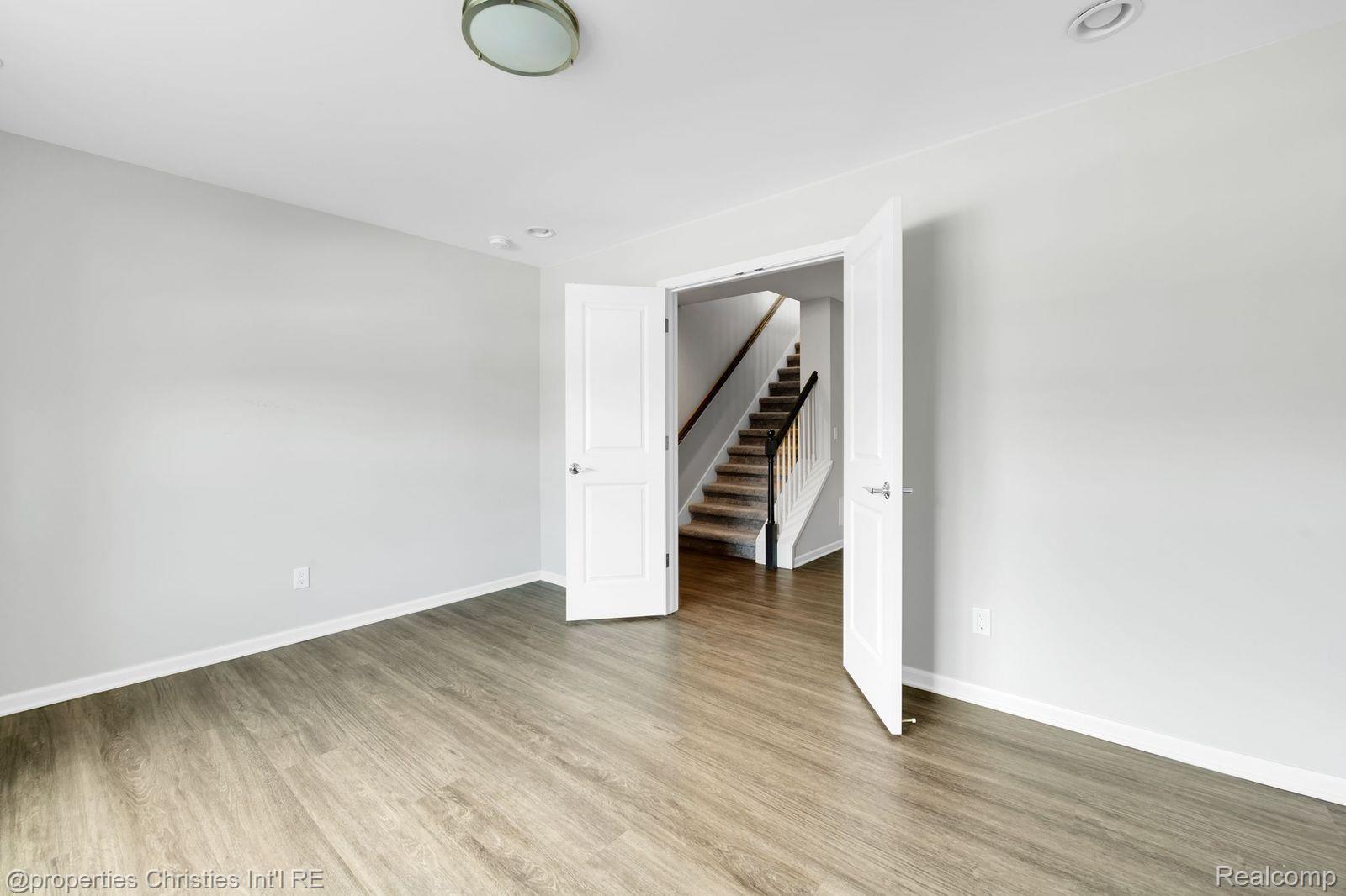 47769 HILLCREST Drive