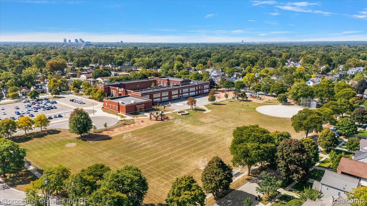 1419 HENRIETTA Street