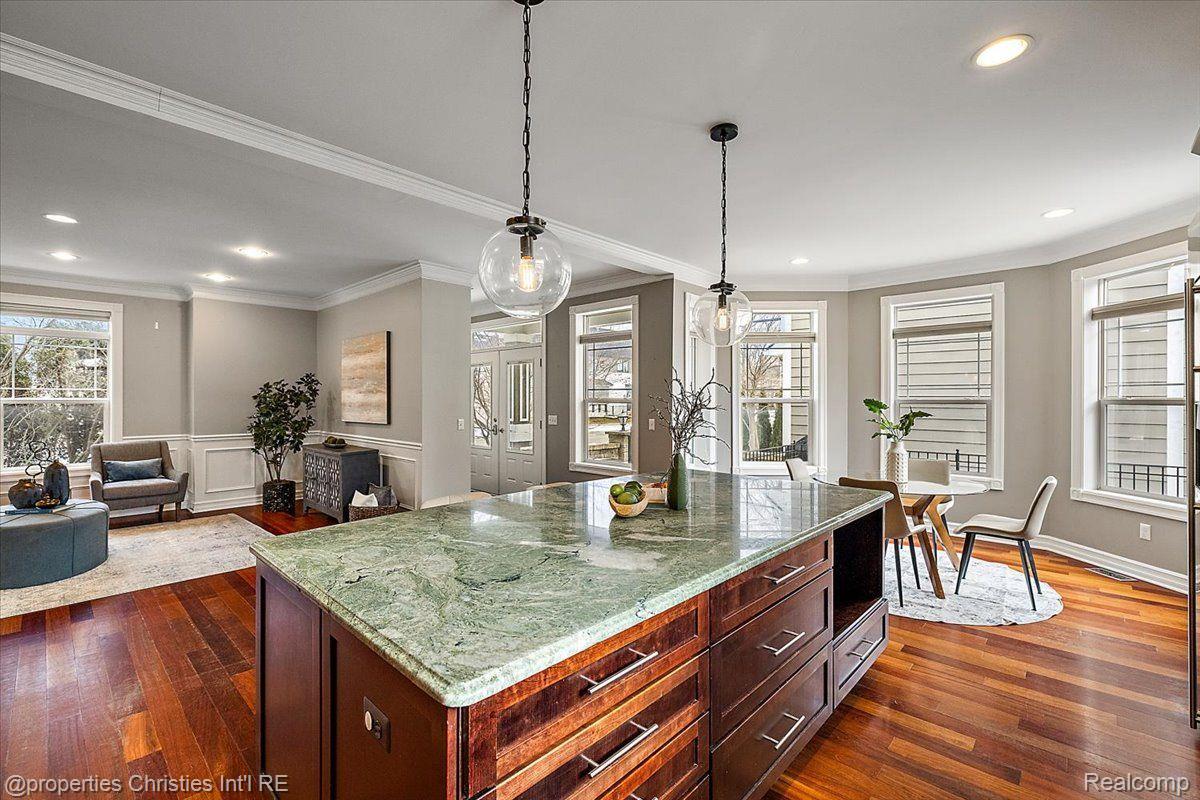 1419 HENRIETTA Street