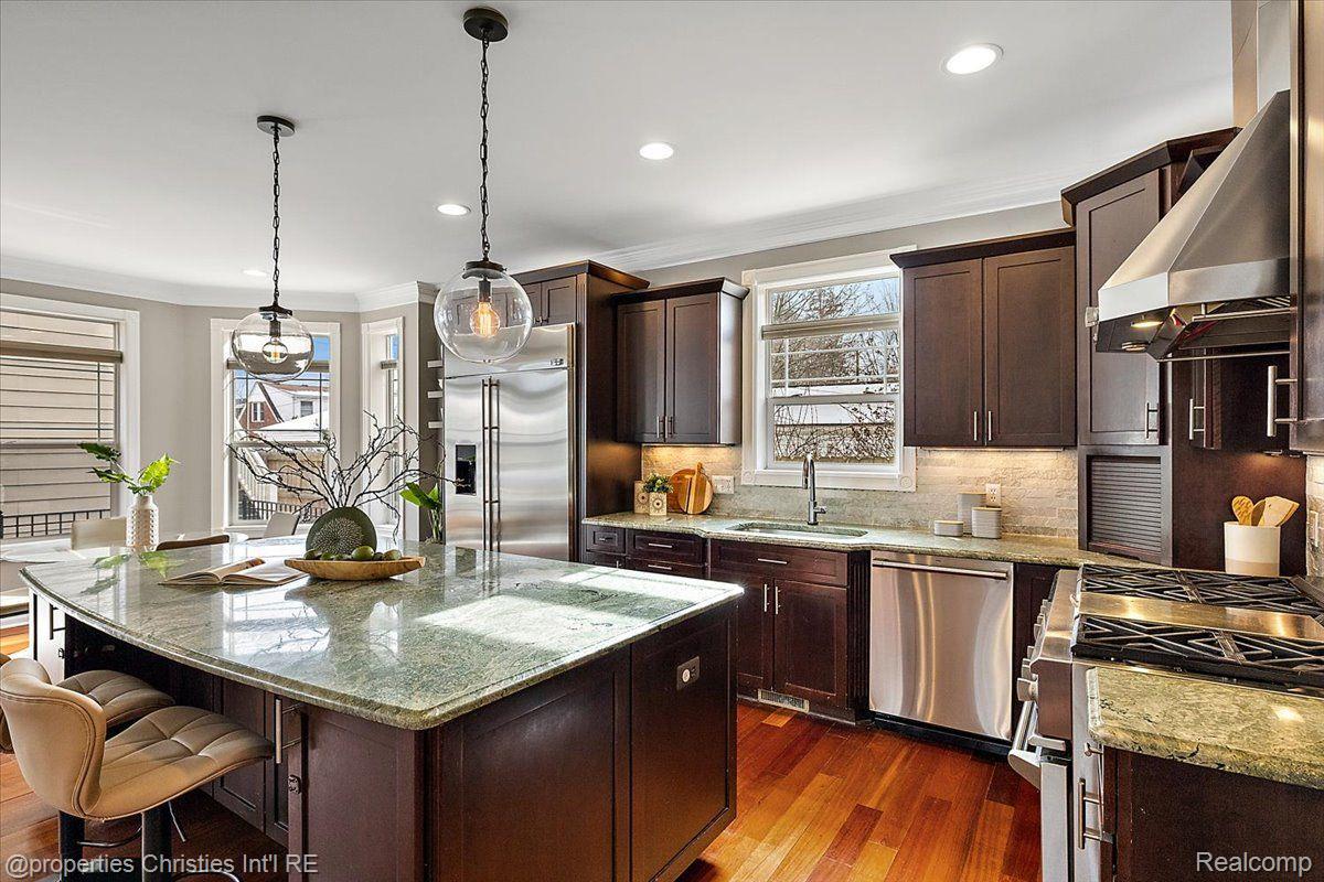 1419 HENRIETTA Street